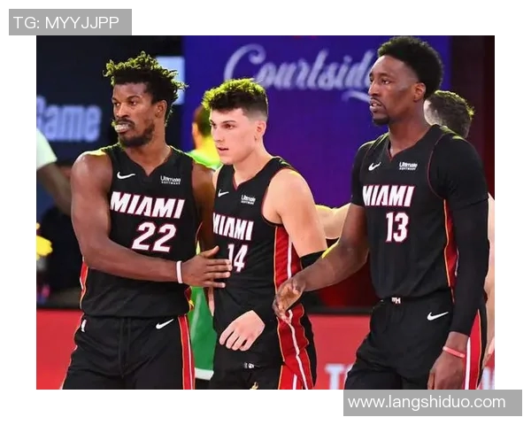 吉米巴特勒领衔热火队奋战季后赛展现超强竞争力与团队精神